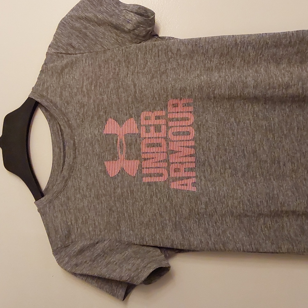 Grey dri fit under Armour tee